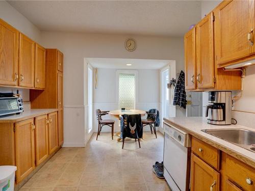3908 29 Street, Vernon, BC - Indoor Photo Showing Kitchen