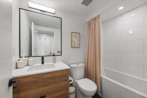 610-1471 St. Paul Street, Kelowna, BC - Indoor Photo Showing Bathroom