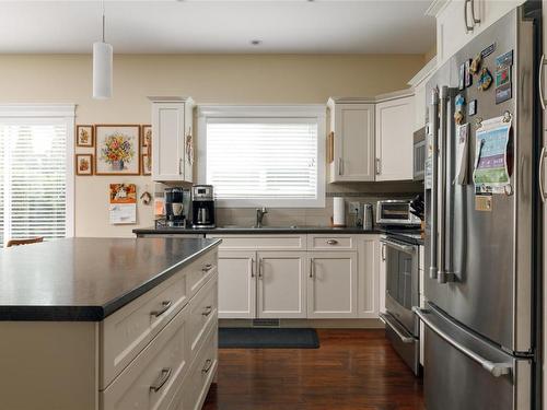 2097 Acorn Crescent, West Kelowna, BC - Indoor Photo Showing Kitchen With Stainless Steel Kitchen