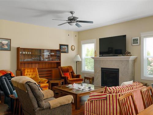 2097 Acorn Crescent, West Kelowna, BC - Indoor Photo Showing Living Room With Fireplace