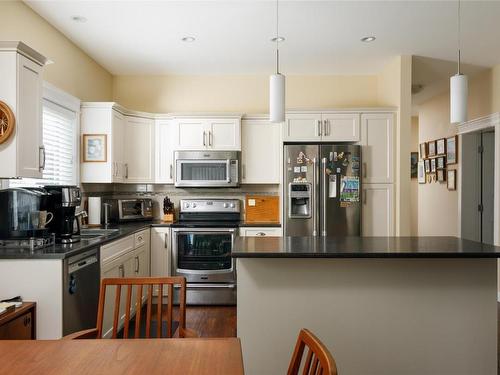 2097 Acorn Crescent, West Kelowna, BC - Indoor Photo Showing Kitchen With Stainless Steel Kitchen With Upgraded Kitchen