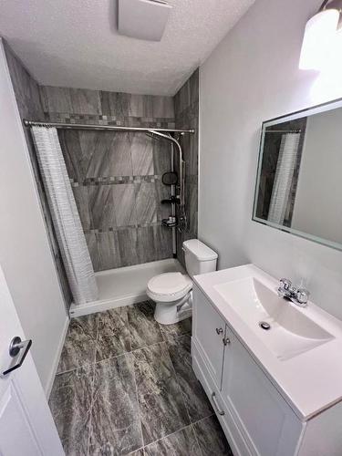 3023 Hwy 3, Hedley, BC - Indoor Photo Showing Bathroom