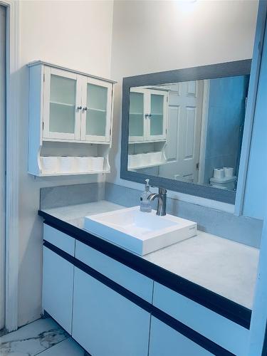 3023 Hwy 3, Hedley, BC - Indoor Photo Showing Bathroom