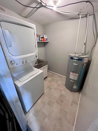 3023 Hwy 3, Hedley, BC - Indoor Photo Showing Laundry Room