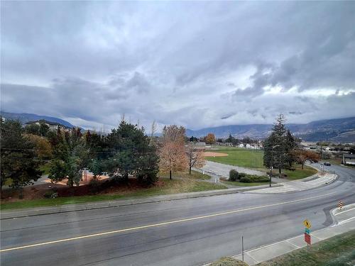 401-195 Warren Avenue, Penticton, BC - Outdoor With View