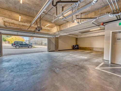 309-3409 28Th Avenue, Vernon, BC - Indoor Photo Showing Garage