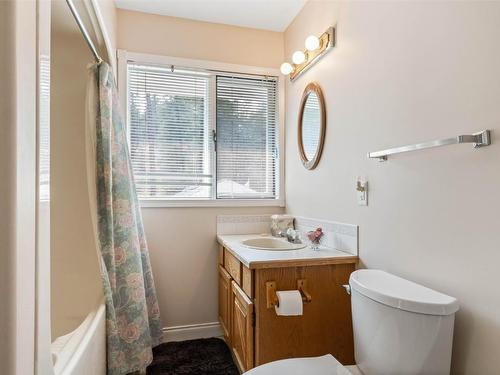 3370 Slater Road, Kelowna, BC - Indoor Photo Showing Bathroom