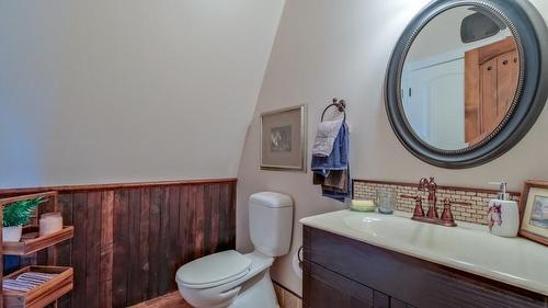 1052 Webster Road, Kelowna, BC - Indoor Photo Showing Bathroom