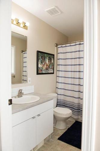 102-394 Vancouver Avenue, Penticton, BC - Indoor Photo Showing Bathroom