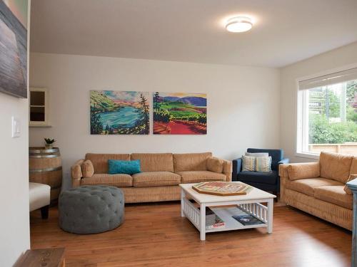 102-394 Vancouver Avenue, Penticton, BC - Indoor Photo Showing Living Room