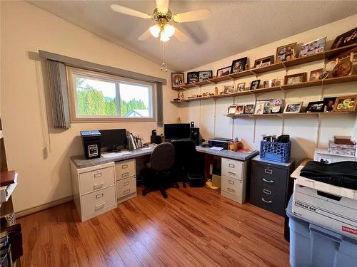 375 Edith Gay Road, Kelowna, BC - Indoor Photo Showing Office