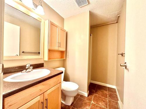 106-284 Yorkton Avenue, Penticton, BC - Indoor Photo Showing Bathroom