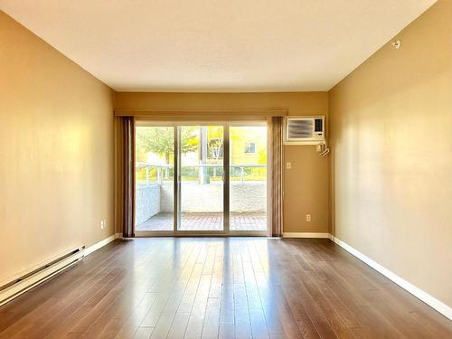 106-284 Yorkton Avenue, Penticton, BC - Indoor Photo Showing Other Room
