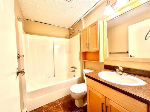 106-284 Yorkton Avenue, Penticton, BC - Indoor Photo Showing Bathroom