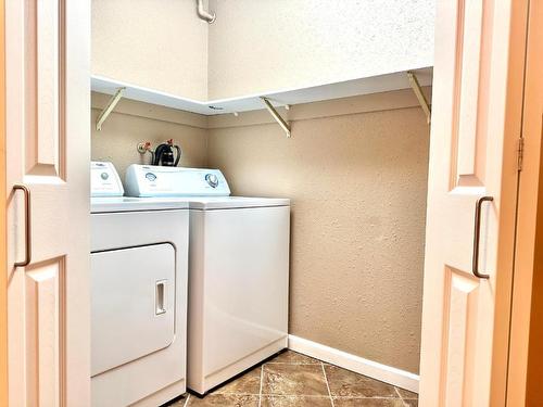 106-284 Yorkton Avenue, Penticton, BC - Indoor Photo Showing Laundry Room