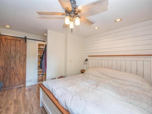 6177 Okanagan Avenue, Vernon, BC - Indoor Photo Showing Bedroom
