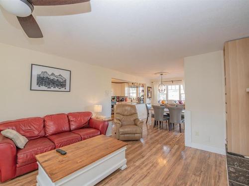 6177 Okanagan Avenue, Vernon, BC - Indoor Photo Showing Living Room