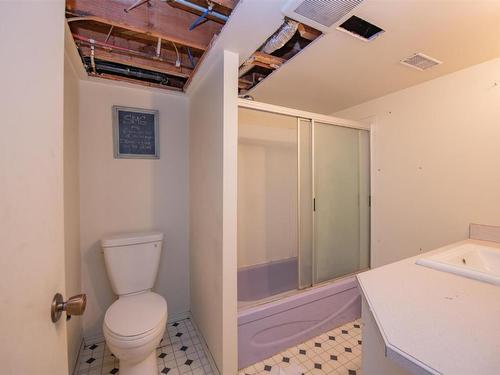 6177 Okanagan Avenue, Vernon, BC - Indoor Photo Showing Bathroom
