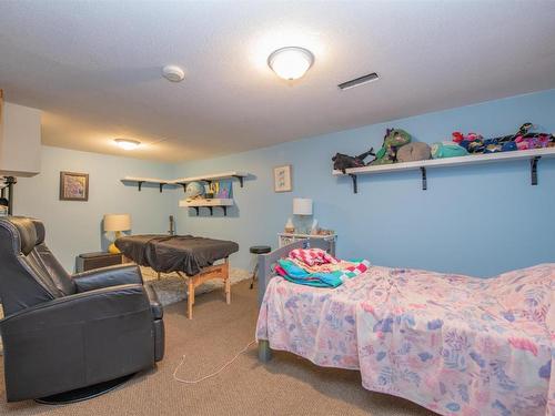 6177 Okanagan Avenue, Vernon, BC - Indoor Photo Showing Bedroom