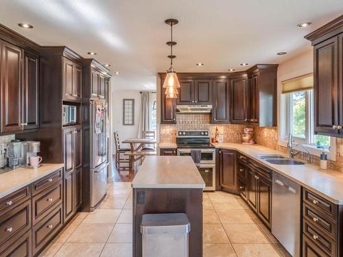 300 Jones Way Road, Oliver, BC - Indoor Photo Showing Kitchen With Double Sink With Upgraded Kitchen