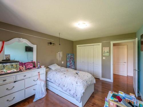 300 Jones Way Road, Oliver, BC - Indoor Photo Showing Bedroom