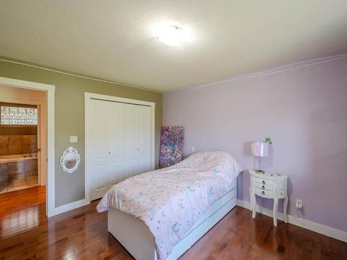 300 Jones Way Road, Oliver, BC - Indoor Photo Showing Bedroom