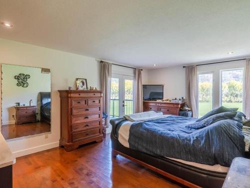 300 Jones Way Road, Oliver, BC - Indoor Photo Showing Bedroom