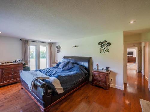 300 Jones Way Road, Oliver, BC - Indoor Photo Showing Bedroom