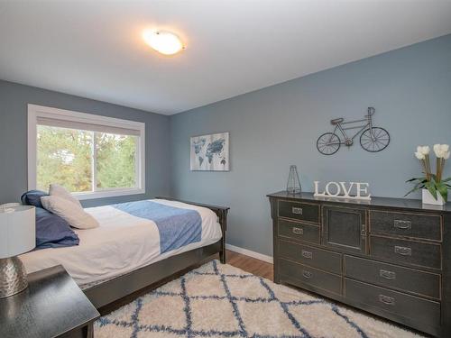 1405 39 B Avenue, Vernon, BC - Indoor Photo Showing Bedroom