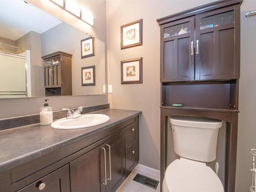 1405 39 B Avenue, Vernon, BC - Indoor Photo Showing Bathroom