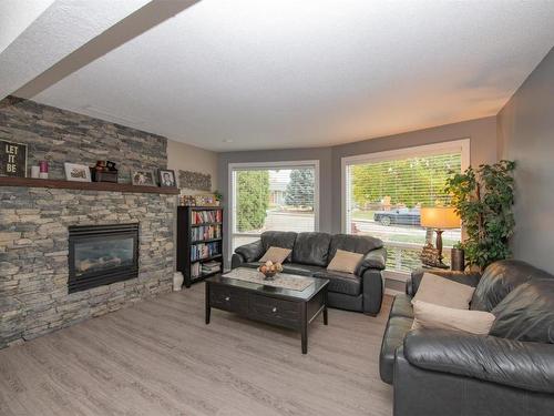 1405 39 B Avenue, Vernon, BC - Indoor Photo Showing Living Room With Fireplace