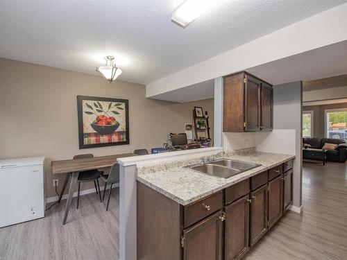 1405 39 B Avenue, Vernon, BC - Indoor Photo Showing Kitchen With Double Sink