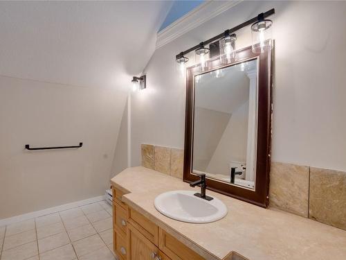2561 Enderby Mabel Lake Road, Enderby, BC - Indoor Photo Showing Bathroom
