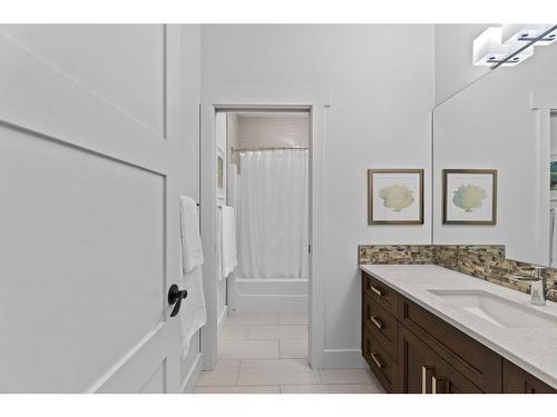 841 Harbourfront Drive, Salmon Arm, BC - Indoor Photo Showing Bathroom