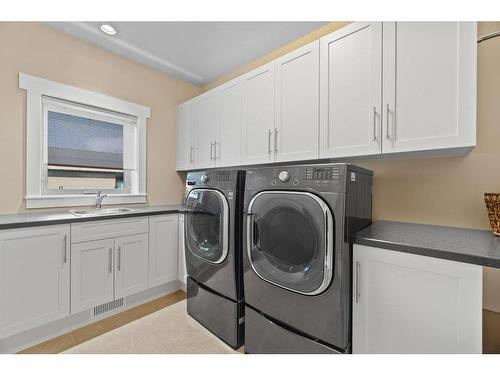 841 Harbourfront Drive, Salmon Arm, BC - Indoor Photo Showing Laundry Room