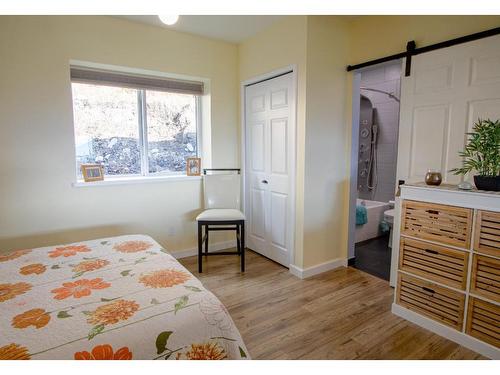 295 Mule Deer Drive, Osoyoos, BC - Indoor Photo Showing Bedroom