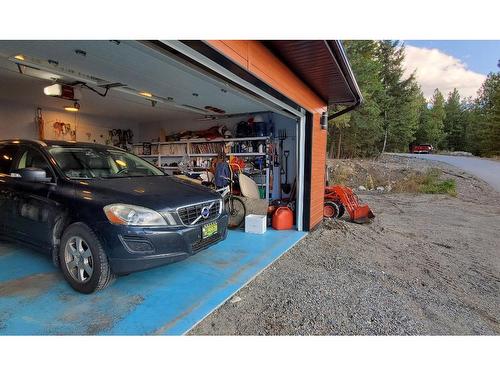 295 Mule Deer Drive, Osoyoos, BC - Indoor Photo Showing Garage