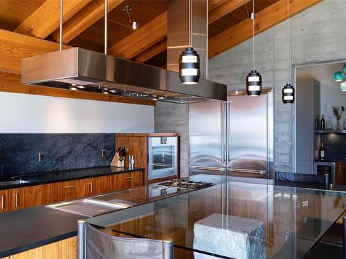 5-2080 Mackenzie Court, Revelstoke, BC - Indoor Photo Showing Kitchen With Stainless Steel Kitchen