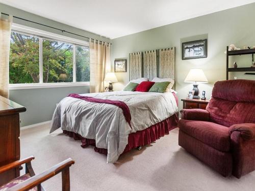 424 Ridge Road, Penticton, BC - Indoor Photo Showing Bedroom