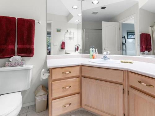 424 Ridge Road, Penticton, BC - Indoor Photo Showing Bathroom