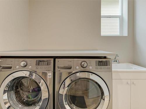 2020 Elkridge Drive, West Kelowna, BC - Indoor Photo Showing Laundry Room