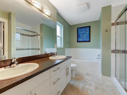 2020 Elkridge Drive, West Kelowna, BC - Indoor Photo Showing Bathroom