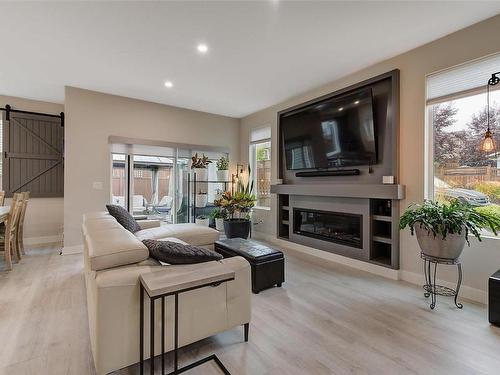 2020 Elkridge Drive, West Kelowna, BC - Indoor Photo Showing Living Room With Fireplace
