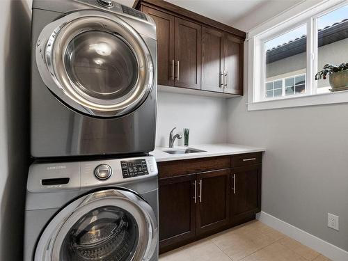 1825 Viewpoint Drive, West Kelowna, BC - Indoor Photo Showing Laundry Room