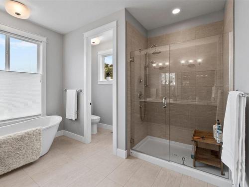 1825 Viewpoint Drive, West Kelowna, BC - Indoor Photo Showing Bathroom