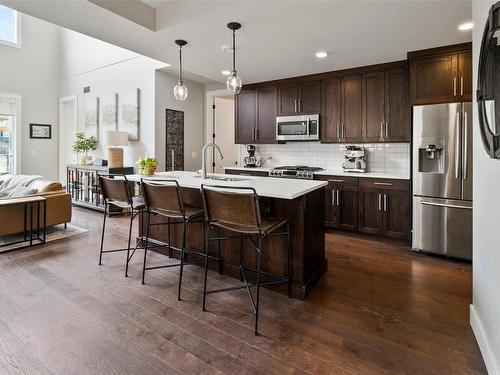 1825 Viewpoint Drive, West Kelowna, BC - Indoor Photo Showing Kitchen With Upgraded Kitchen