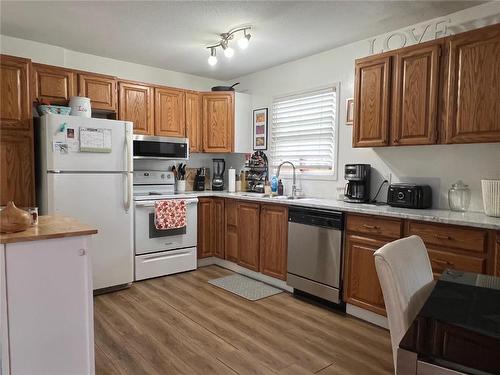 3503 35 Street, Vernon, BC - Indoor Photo Showing Kitchen With Double Sink