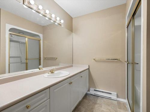 114-877 Klo Road, Kelowna, BC - Indoor Photo Showing Bathroom