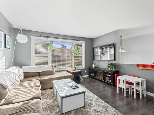 1900 22 Street, Vernon, BC - Indoor Photo Showing Living Room