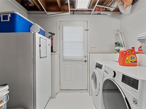 1900 22 Street, Vernon, BC - Indoor Photo Showing Laundry Room
